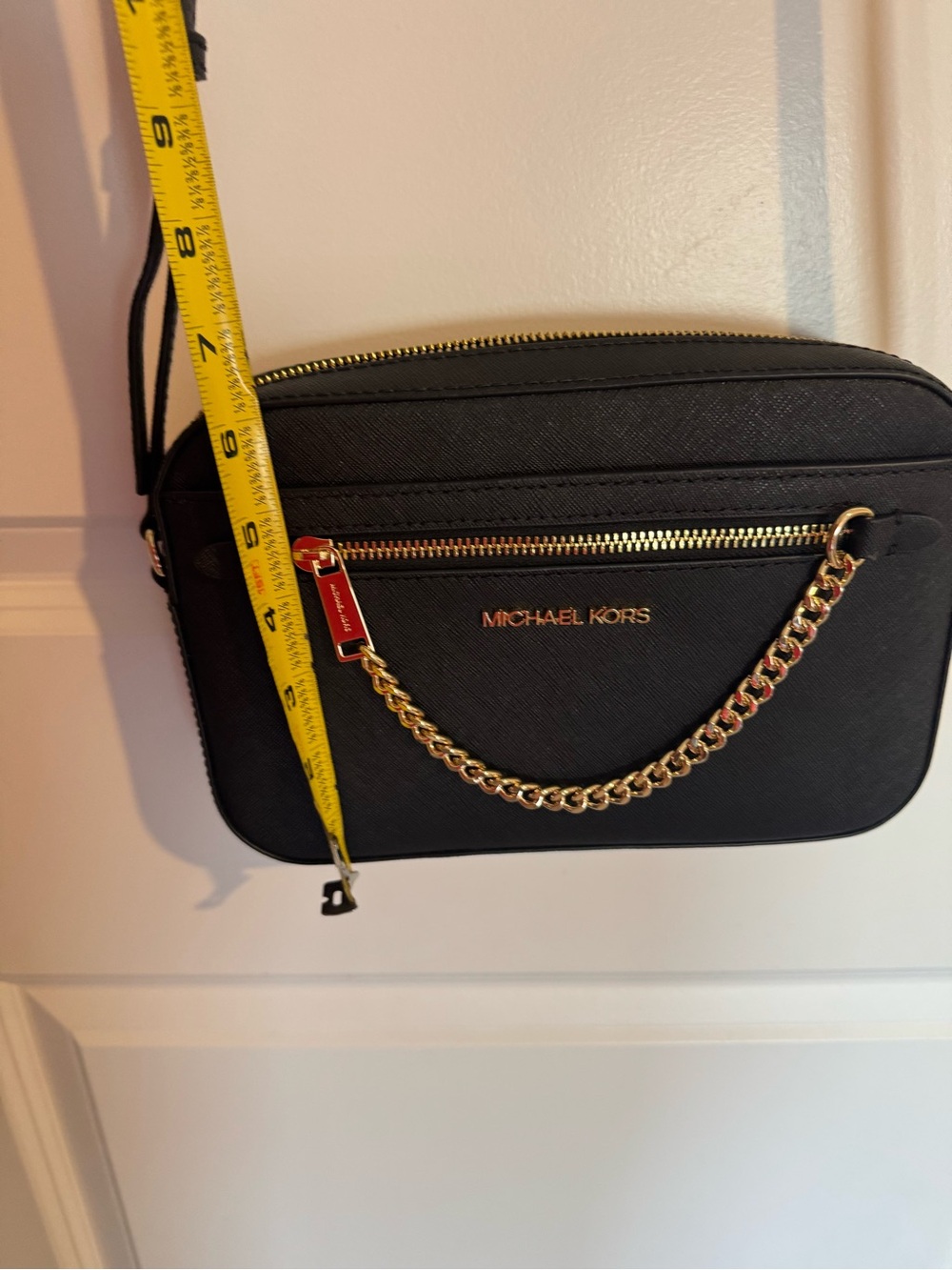 Jet Set Large Saffiano Crossbody bag with gold chain. - Picture 5 of 11